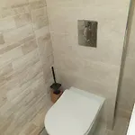 2-bed - Sleeps 4 - With Parking Apartment
