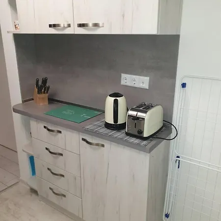 Apartment 2-bed - Sleeps 4 - With Parking *