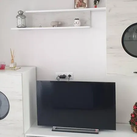 Apartment 2-bed - Sleeps 4 - With Parking *